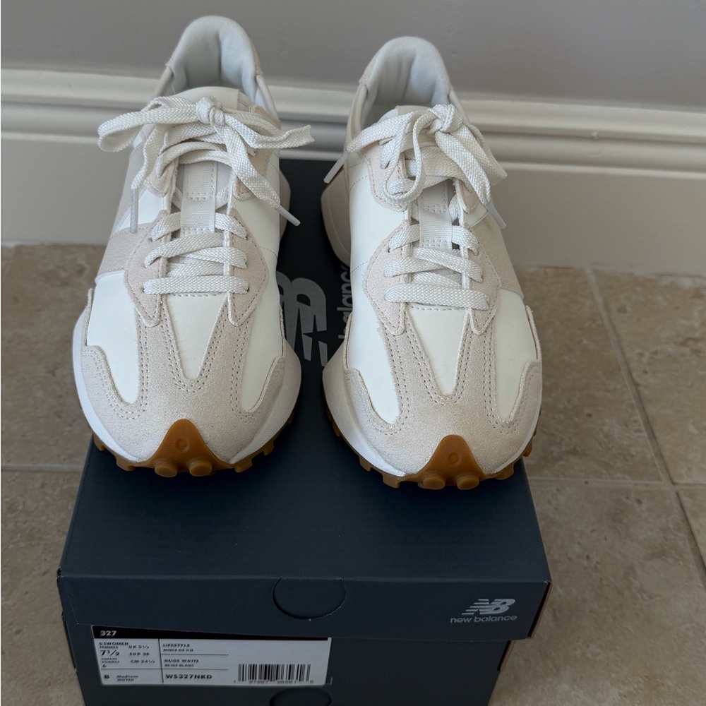New Balance Women's 327 Cream and Tan Sneakers. Only worn one! Box included.